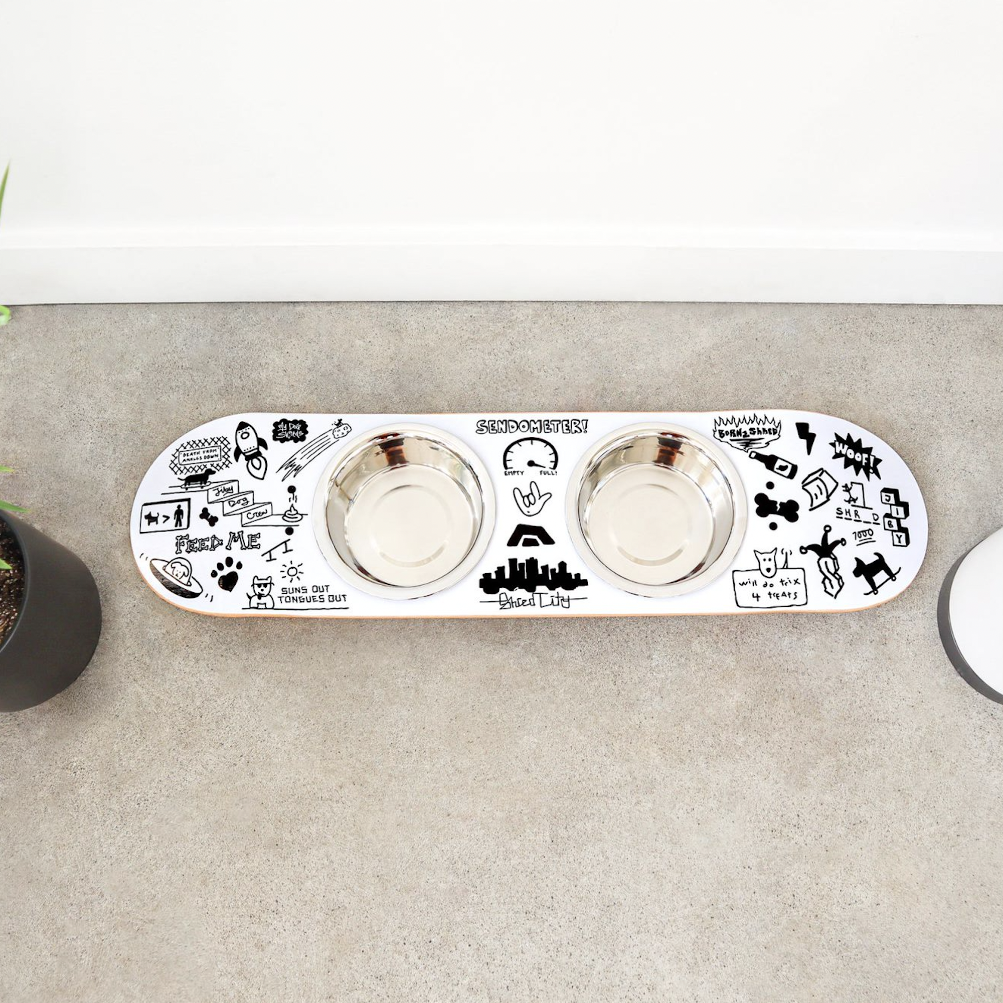 https://images.baxterboo.com/global/images/products/large/jiby-dog-crew-skatebowl-doodle-3151.png